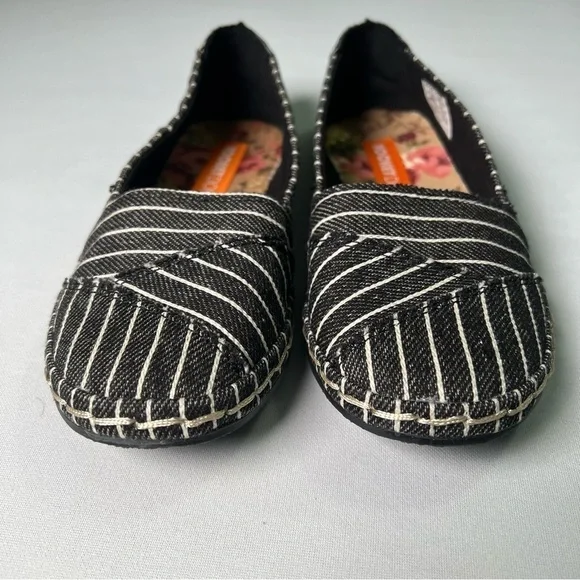 Rocket Dog Black & White Fringe Stripe Afina Aloe Canvas Slip-On Sneakers 6M - Picture 2 of 9